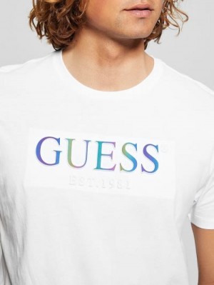 Guess Eco Iridescent Signature Tee Wit | GUESS-SN30594