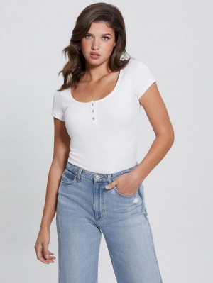 Guess Eco Karlee Henley Tee Wit | GUESS-SN27549