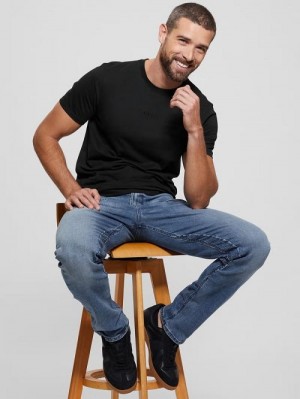 Guess Embroidered Signature Tee Zwart | GUESS-SN30703