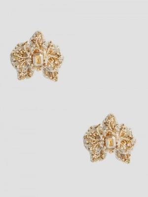 Guess Gold-Tone and White Beaded Orchid Stud Earring Goud | GUESS-SN30293