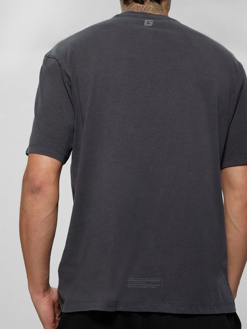 Guess Alino Triangle Signature Tee Zwart | GUESS-SN31581