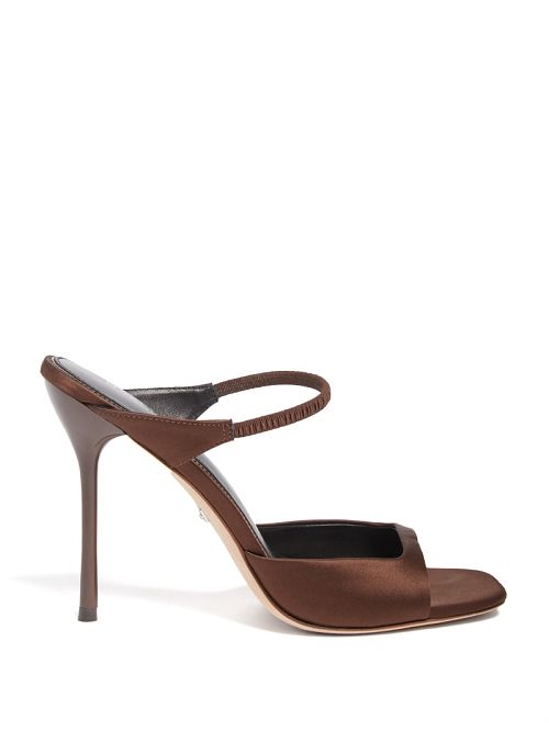 Guess Brielle Satin Sandal Bruin | GUESS-SN29816