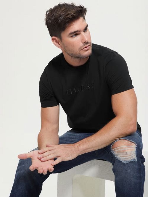 Guess Embroidered Logo Tee Zwart | GUESS-SN30550