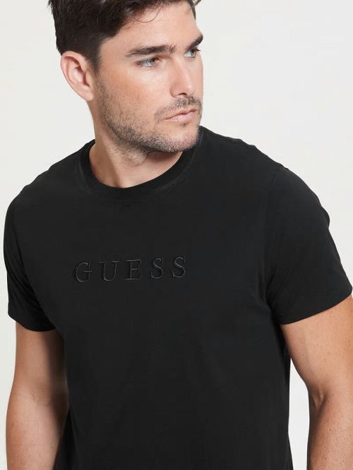 Guess Embroidered Logo Tee Zwart | GUESS-SN30550