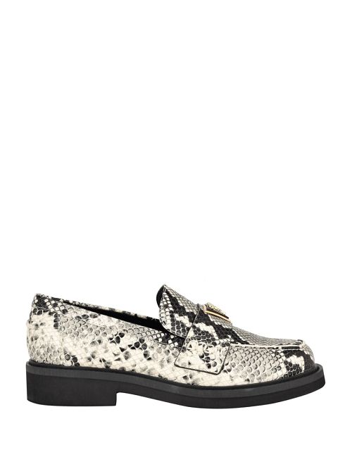 Guess Shatha Triangle Loafers Zwart | GUESS-SN29874