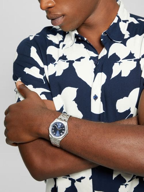 Guess Silver-Tone and Blue Octagonal Analog Watch Zilver | GUESS-SN31676