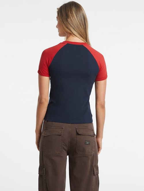 Guess Slim Crest Logo Raglan Tee Blauw | GUESS-SN27476